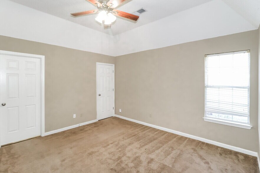 Building Photo - 7091 Ireland Dr