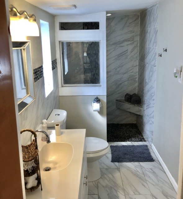 Primary Bathroom - 707 Sumner Dr