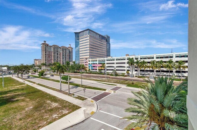 Building Photo - 480 Hibiscus St