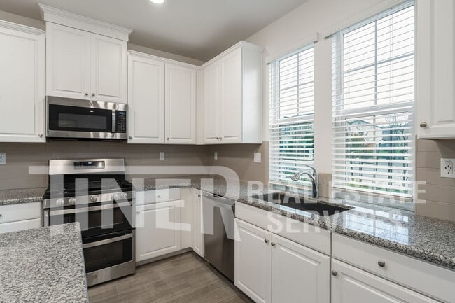 Building Photo - 1580 Parkside Way