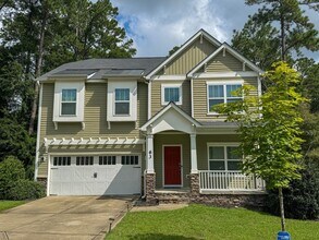 Building Photo - Gorgeous 3 Bed 2.5 Bath Plus Loft Home on ...