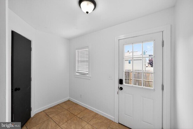 Building Photo - 365 N Prune St