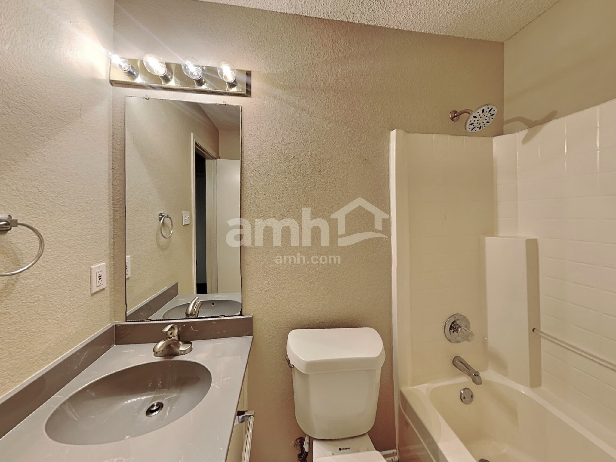 Building Photo - 8432 Odell St