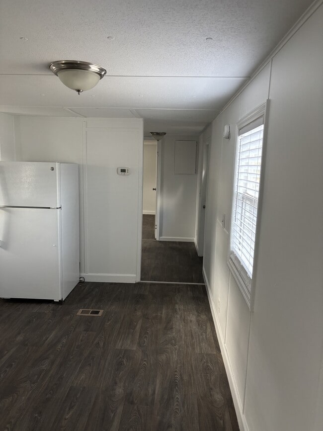 Building Photo - 527 Wancy Cir