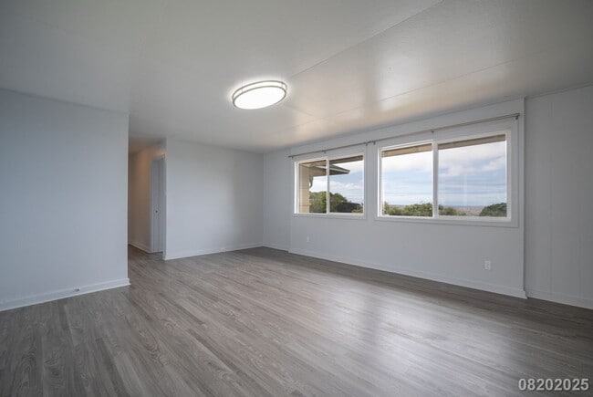 Building Photo - 3br - 910ft2 - 3br/1ba/2pkg Halawa Heights...