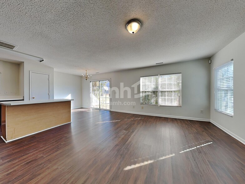 Building Photo - 137 Bellfare Dr