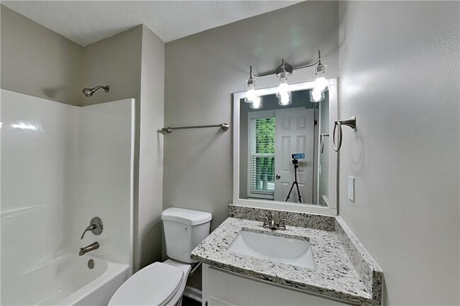 Building Photo - 82 Fox Ridge Ct