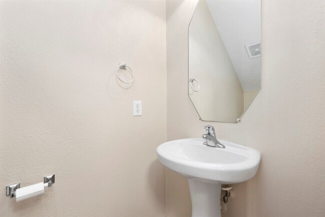 Building Photo - 19 E Twinvale Loop