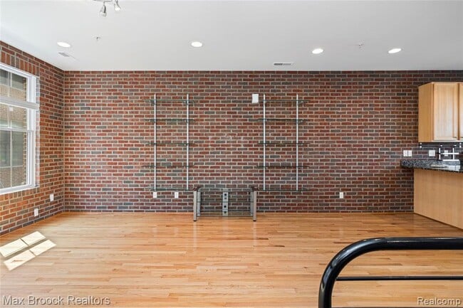 Building Photo - 420 Lewis Ct