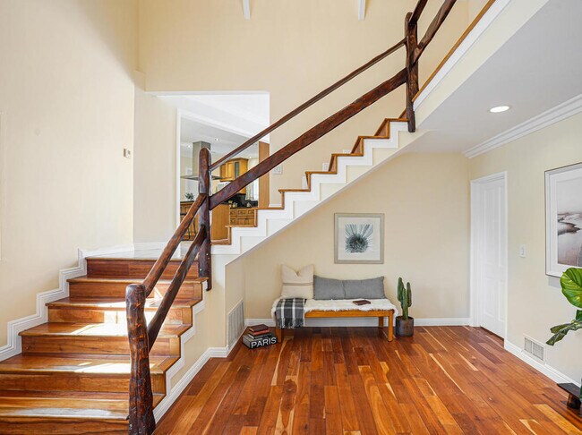 Building Photo - 4236 Ensenada Dr