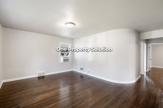 Building Photo - 5043 Washington St