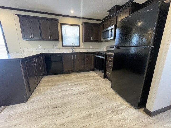 Building Photo - 15861 Marentette Dr