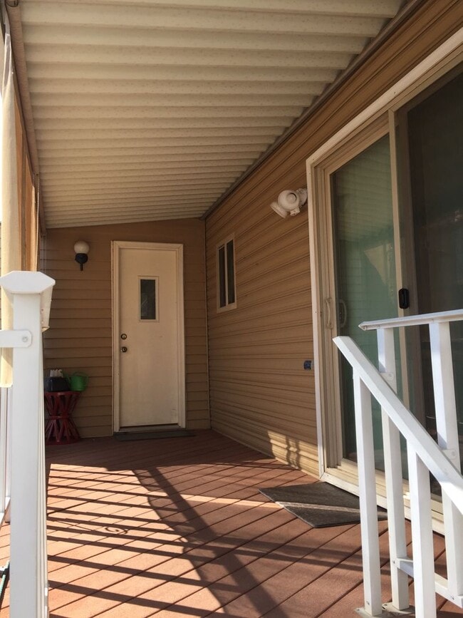 Building Photo - 55+ Community 1 Bed 1 Bath.