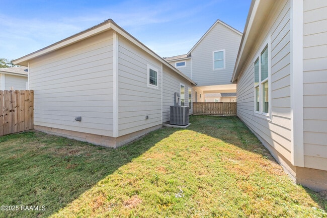 Building Photo - 119 Mayberry Grv St