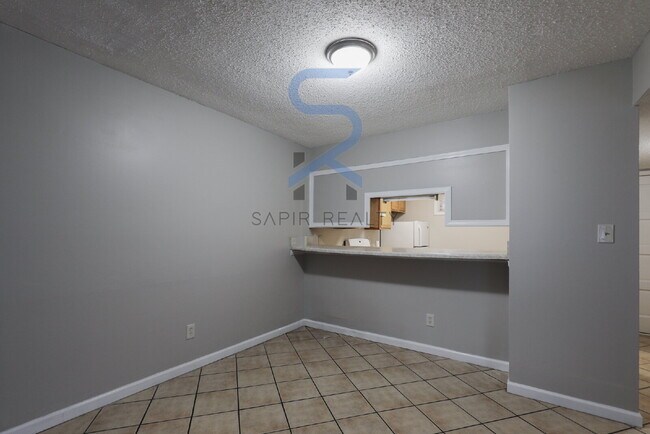 Building Photo - 2041 Oak Park Ln