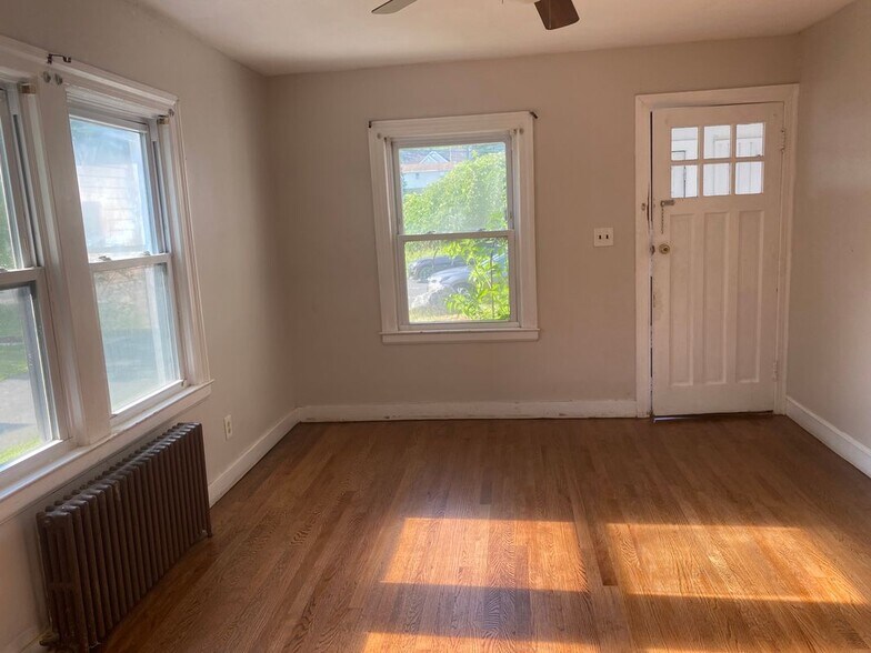 Building Photo - 79 Woodford Ave Ext