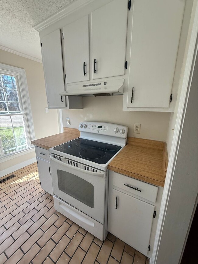 Building Photo - 3405 Gina Ct NW