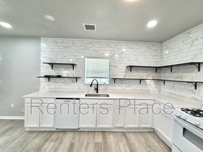 Building Photo - 517 S 40th W Ave