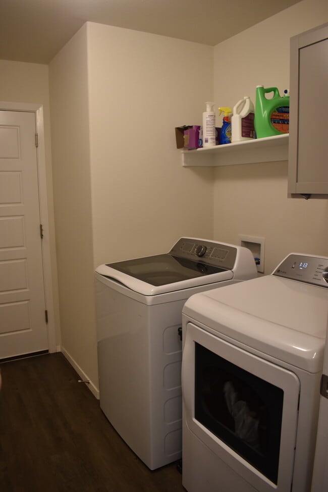 Building Photo - 515 Ashwood St