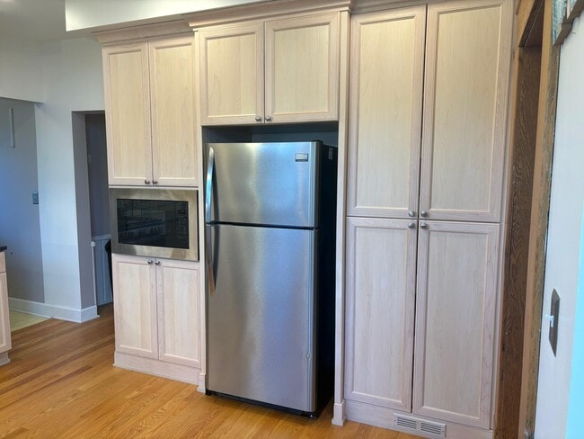 Building Photo - 433 McKinley St