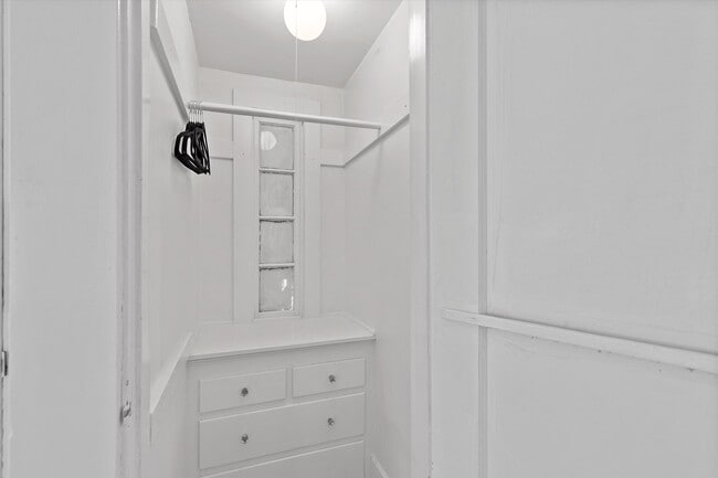 Building Photo - 7227 SE Hawthorne Blvd