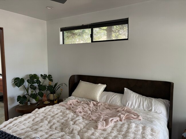 primary - 11818 Pacific Ave