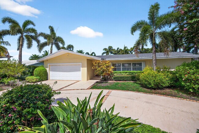Building Photo - 728 Waterway Dr