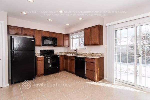 Building Photo - 17430 E Gunnison Pl