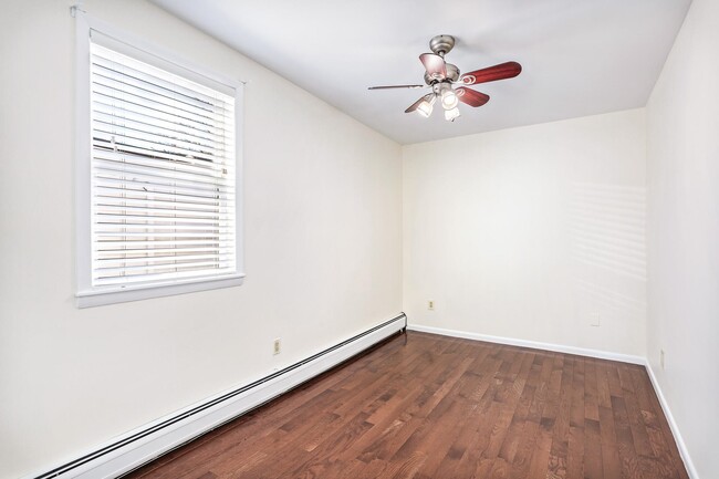 Building Photo - 11 Jones Pl