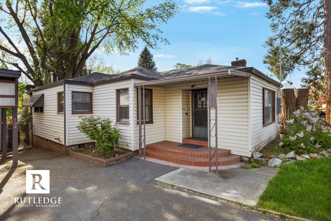 Building Photo - $500 OFF !!!   MOVE - IN SPECIAL!!!  2 Bed / 1 Bath Home with Large Deck