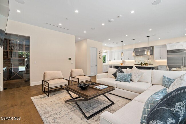 Building Photo - 12727 Landale St