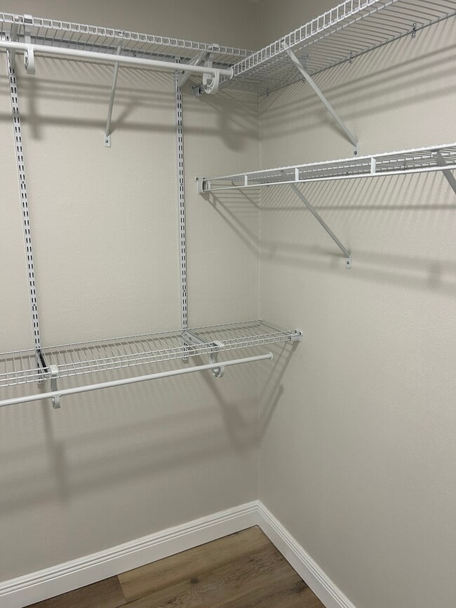 Building Photo - 3848 N Lake Dr