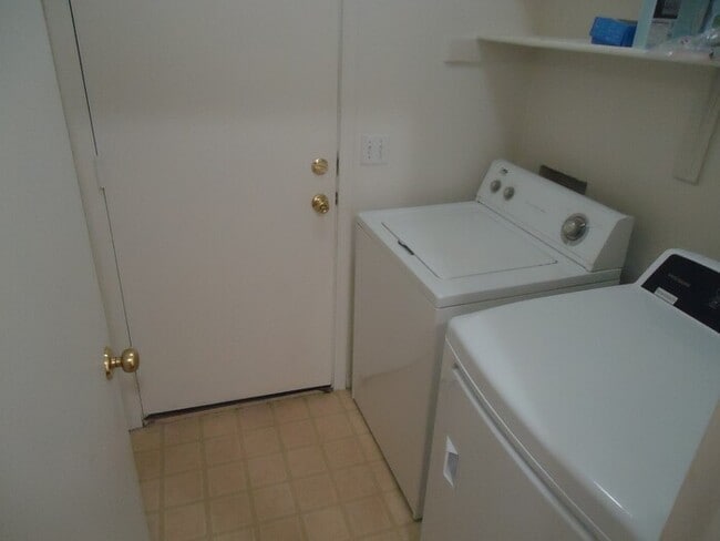 Building Photo - Nice 3/2 rental immediately available in Rancho Gabriela Subdivision