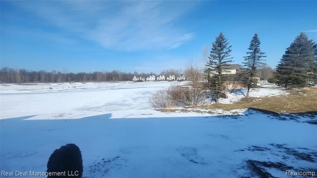 Building Photo - 6146 Lone Oak Cir