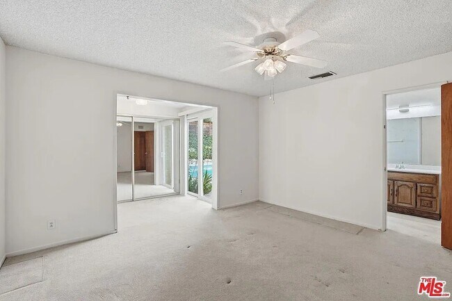 Building Photo - 6701 Neddy Ave