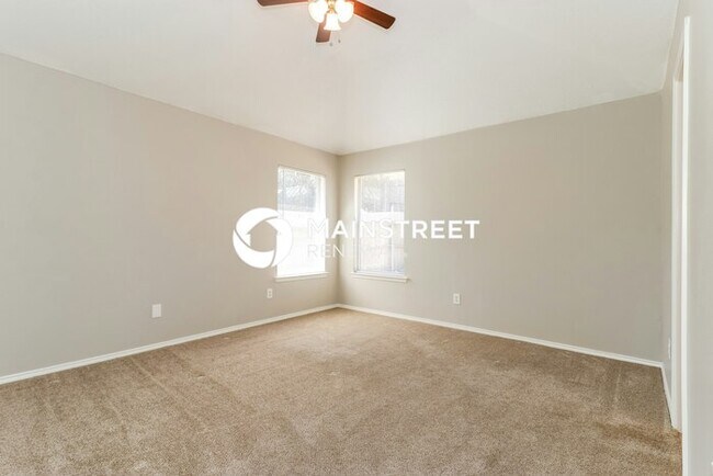 Building Photo - 3 Bedroom Pet-Friendly Home in Fort Worth, TX with Main Street Renewal