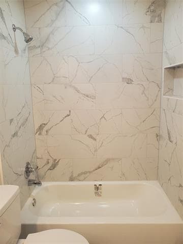 Building Photo - 516 W Beach St