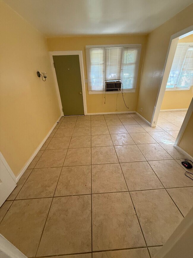 Building Photo - 6568 Desert Queen Ave