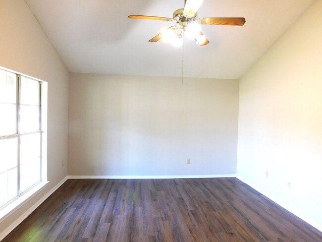 Building Photo - 5840 Waverly Dr