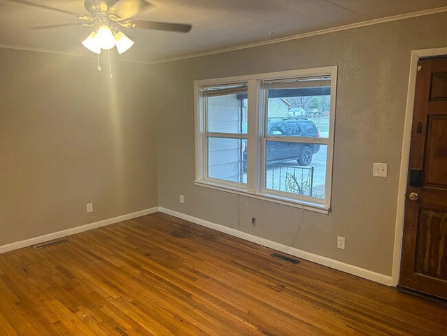 Building Photo - Westside Home For Rent 2 bed 1 bath