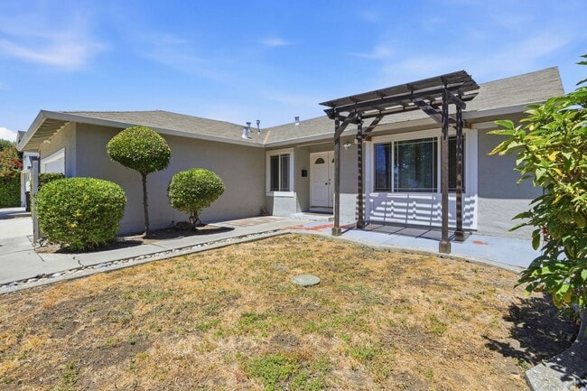 Building Photo - 663 Albion Dr