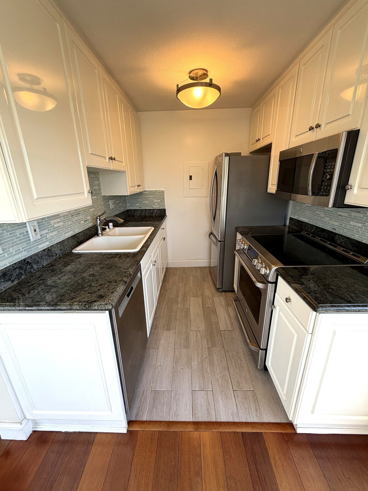 Building Photo - 2308 Schader Dr