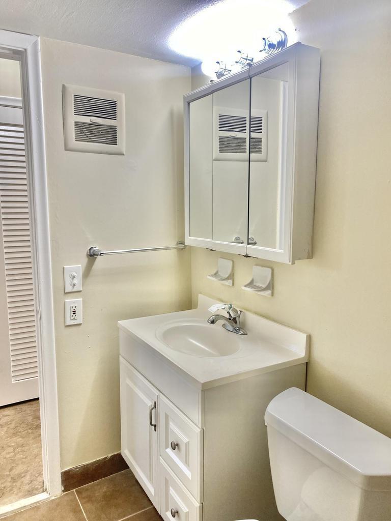 Building Photo - 2303 S Federal Hwy