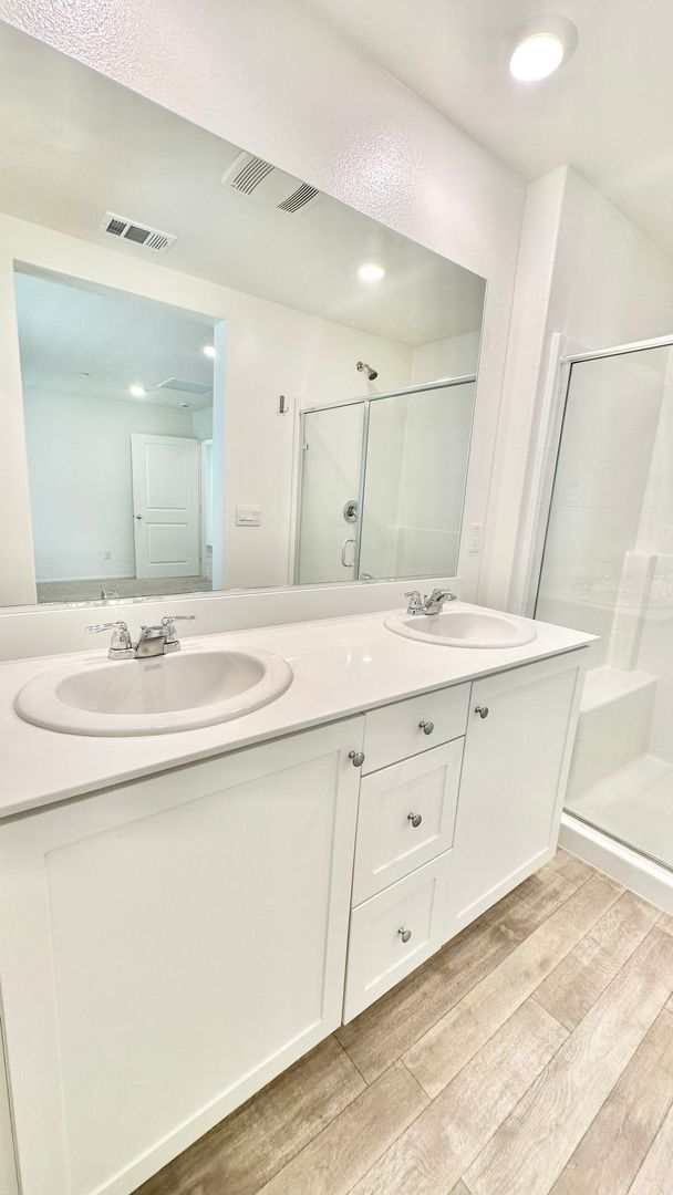 Building Photo - Beautiful Brand New Construction Single St...