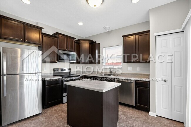 Building Photo - 2498 Apple Tree Ln