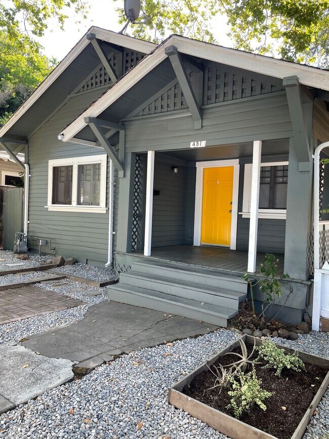 Building Photo - 8th &amp; Orient