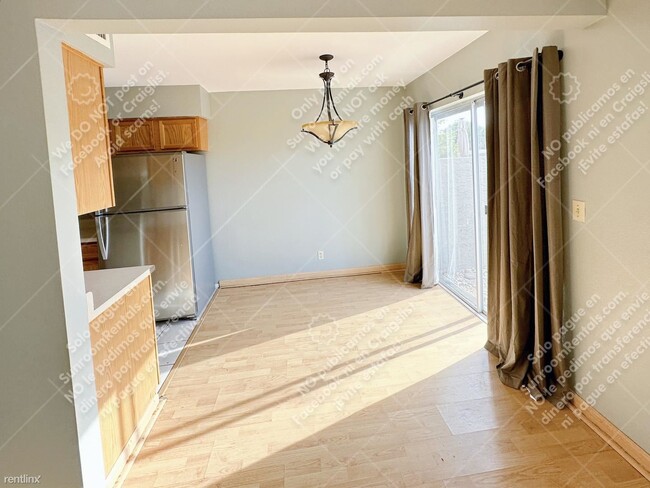 Building Photo - 2 br, 1.5 bath Condo - 2338 W Lindner Ave ...