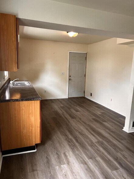 Building Photo - 10402 W Jonen St