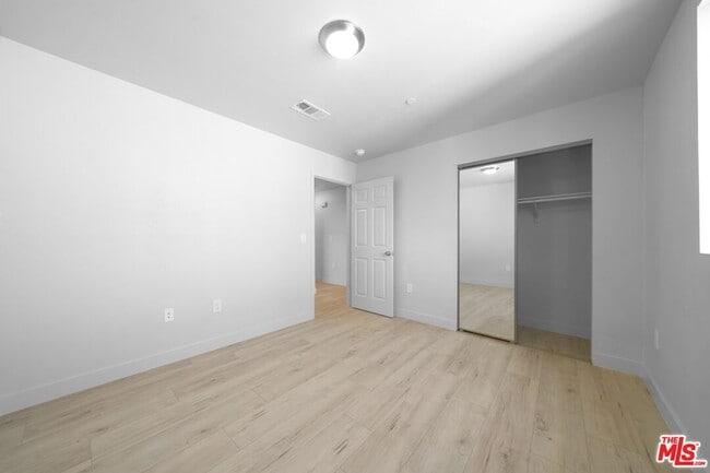 Building Photo - 236 W 84th Pl