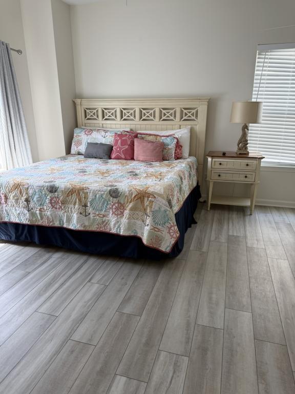 Building Photo - 7908 Sunset Ave